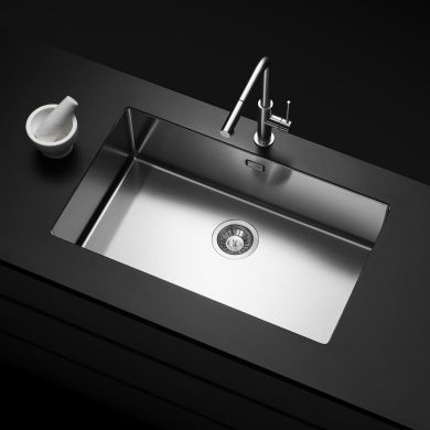 Detajl Satinplus površine in varjenega vogala korita CANOVA