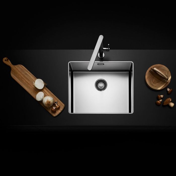 Detajl Satinplus zaključka in 8 mm roba korita PURA SLIM (AISI304 inox)