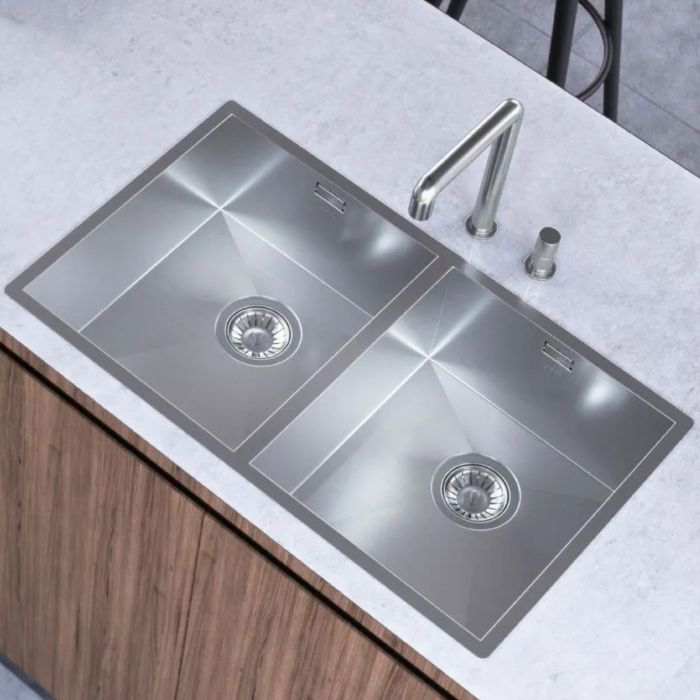 Vgradnja/uporaba: Dvojno korito brez odcejalnika, trojna vgradnja top/flush/under