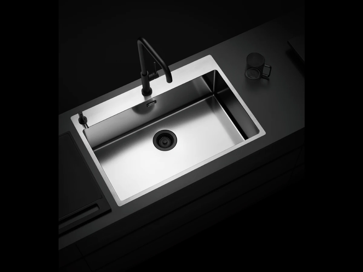 Ojačana plošča za armaturo